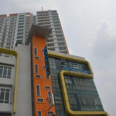 Newtown Hotel Пучонг Екстер'єр фото