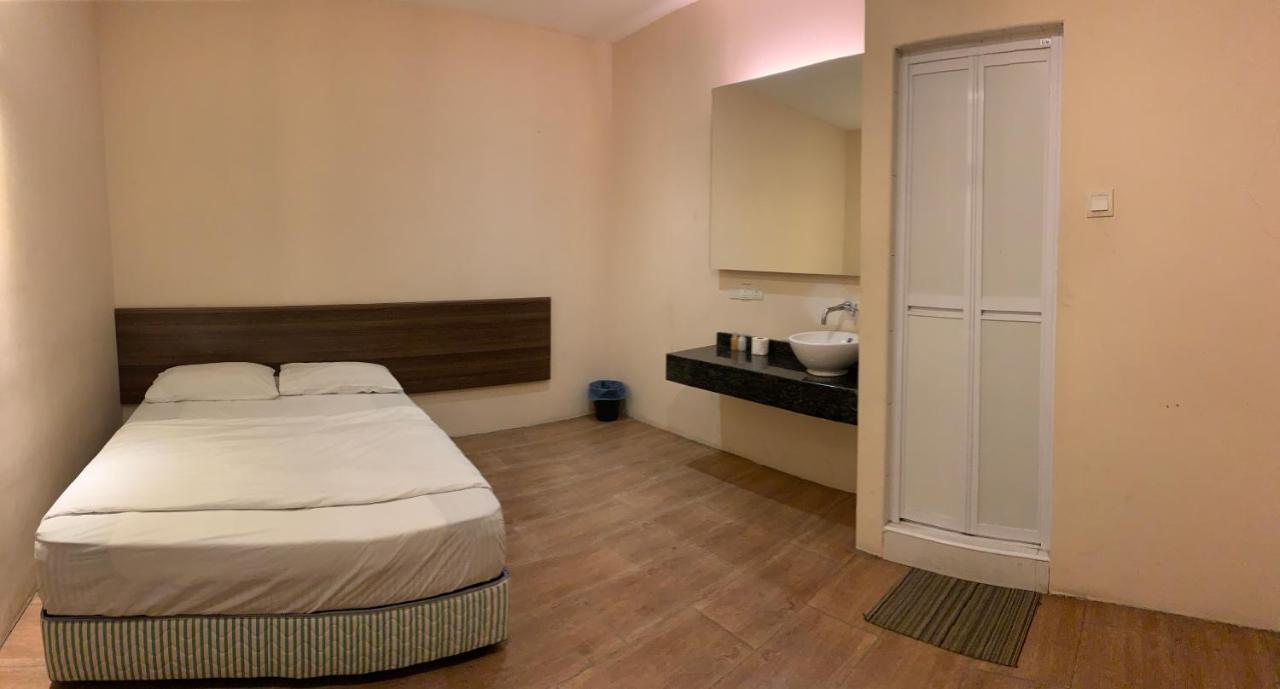 Newtown Hotel Пучонг Екстер'єр фото