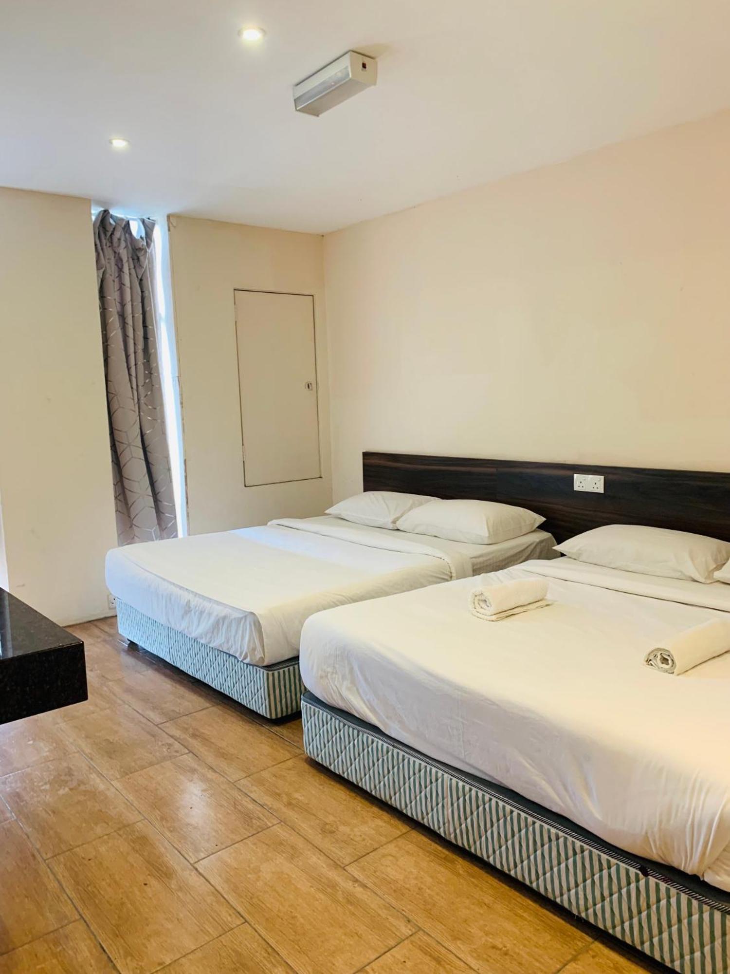 Newtown Hotel Пучонг Екстер'єр фото