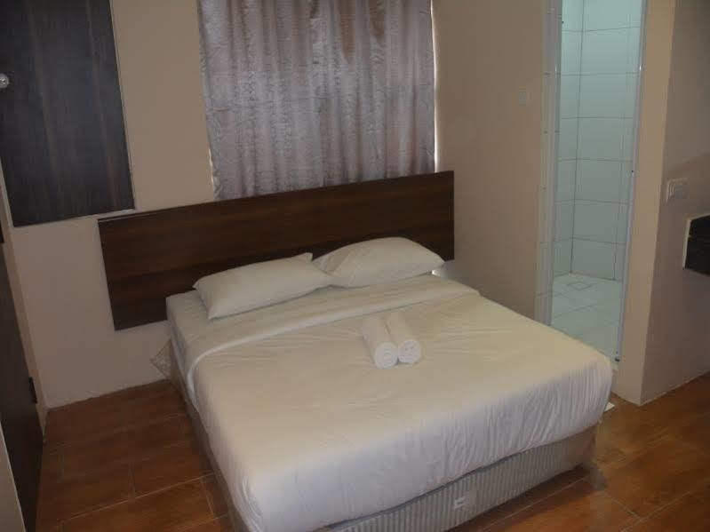 Newtown Hotel Пучонг Екстер'єр фото