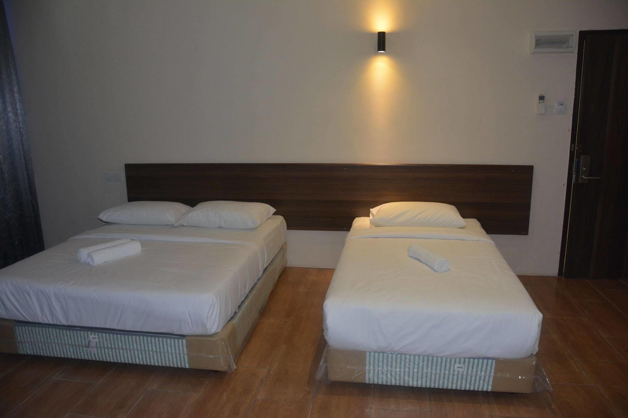 Newtown Hotel Пучонг Екстер'єр фото