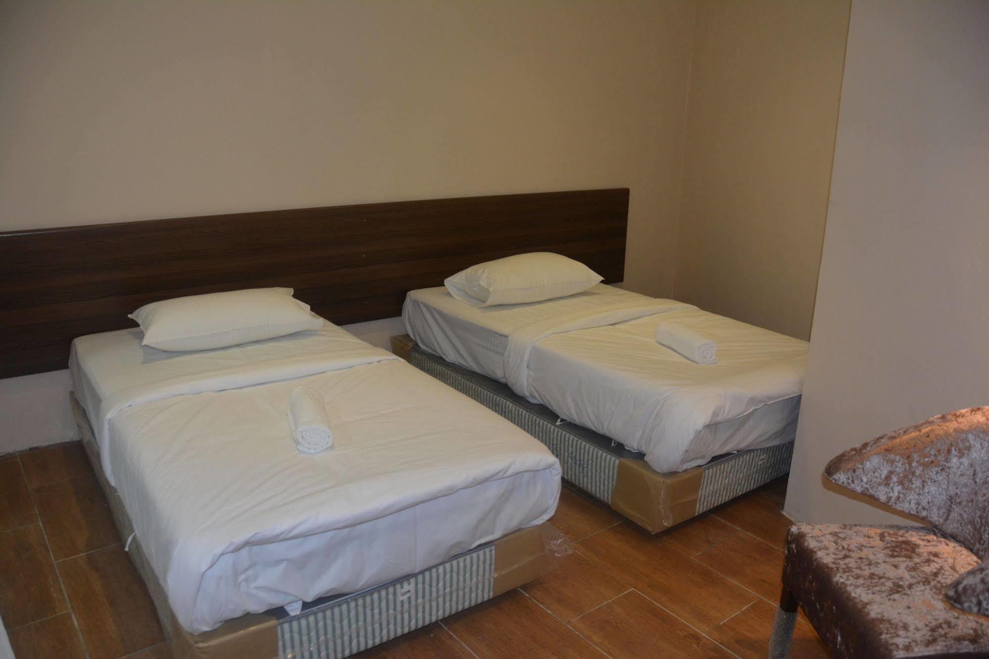 Newtown Hotel Пучонг Екстер'єр фото